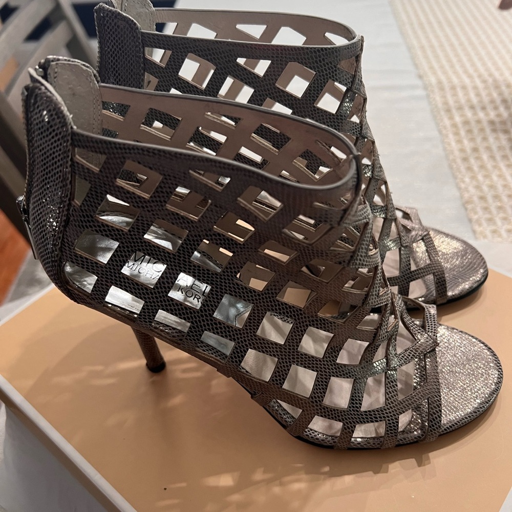 Michael Kors Aiden Open Toe Sandals - Picture 4 of 8